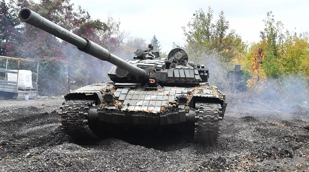 俄罗斯坦克兵摧毁了扎波罗齐地区武装部队的据点