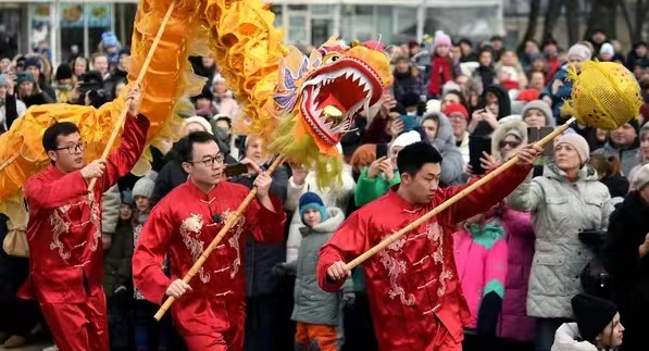 金龙、红狮和兔子：莫斯科庆祝中国新年！
